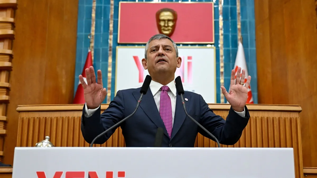 Özgür Özel'den CHP'ye 'Böl-parçala' Planı: Belediye Başkanlarına İstifa Çağrısı