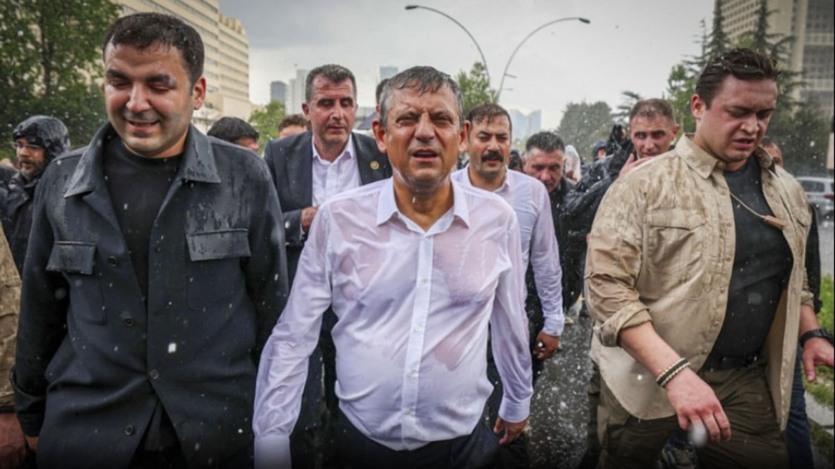 Özgür Özel CHP'den İstifa Edebilir