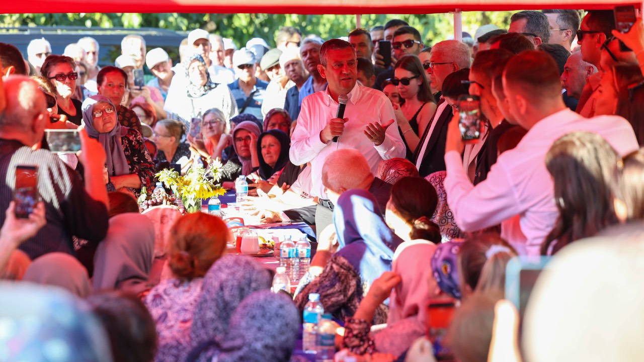 Özgür Özel'den Çiftçilere: İktidar Olursak Onların İktidarı Olur