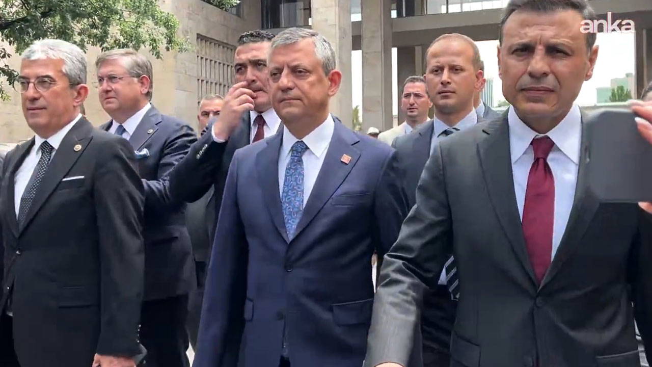 Özgür Özel: Darbeyi Meclis'in önünde püskürttünüz