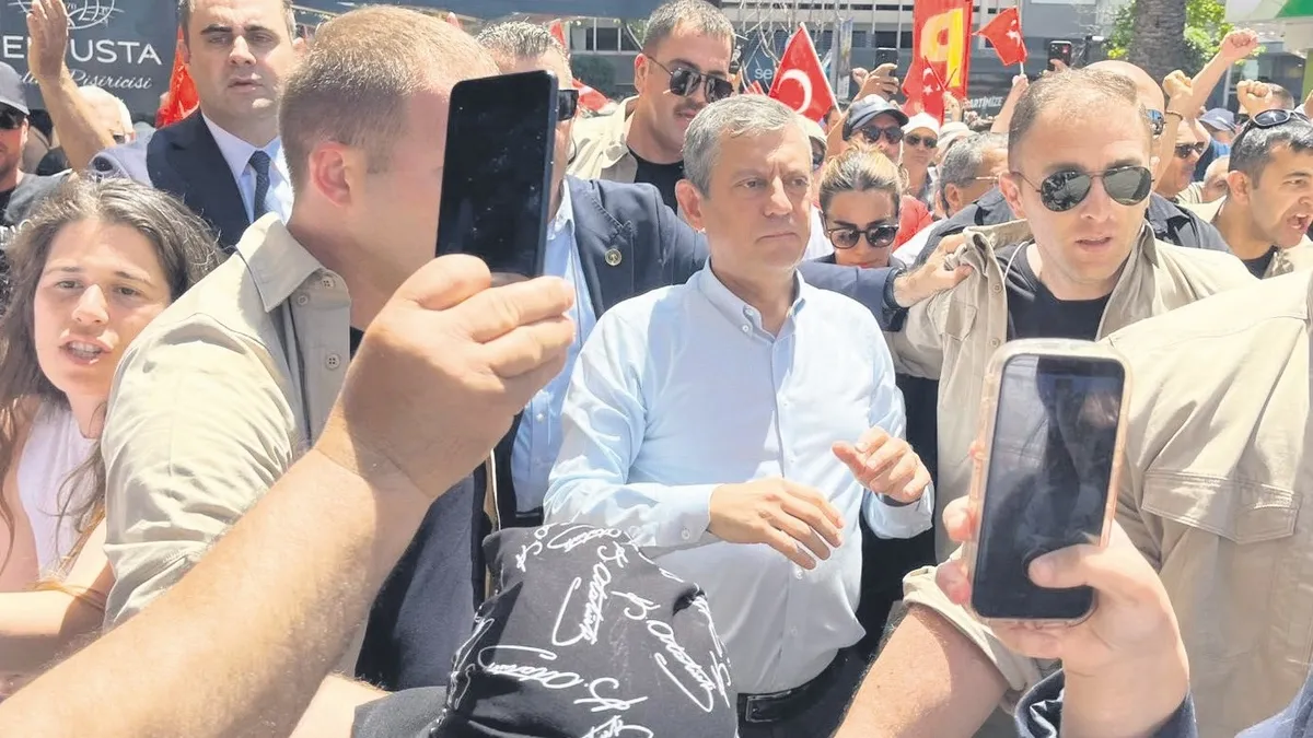 Özgür Özel'in destekçisi TOMA'ya zarar verdi: İzmir'de gerginlik