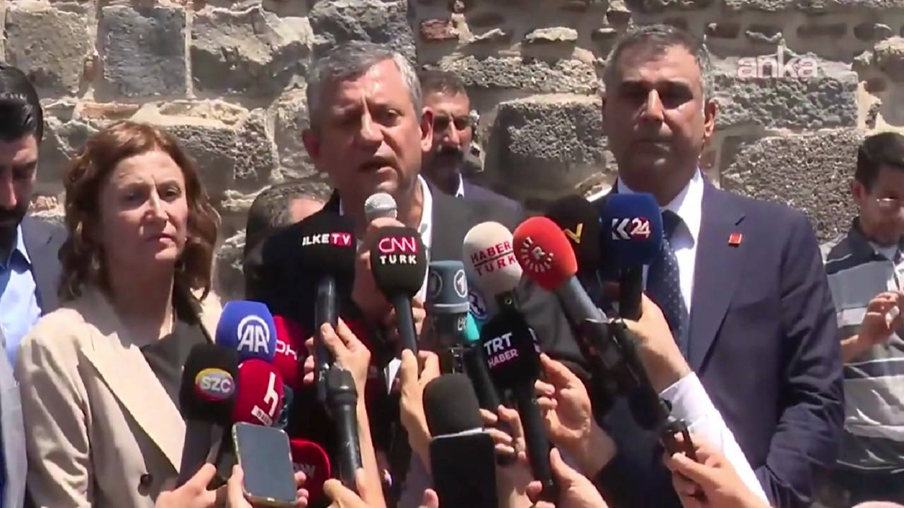 Özgür Özel Diyarbakır'da: Demirtaş'ın Selamı Başımızın Üstünde