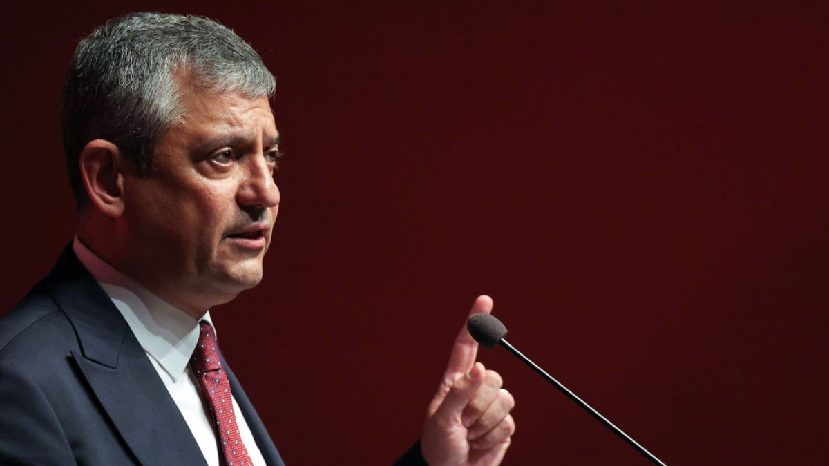 Özgür Özel'in ekibinden yeni parti için tarih ve milletvekili sinyali