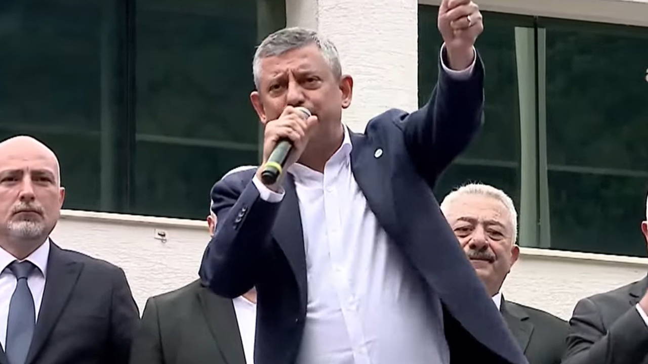 Özgür Özel'den Erdoğan'a 'mahrem görüntü' tepkisi: 'O şarlatanı ya sen durdur ya gelip biz durduracağız