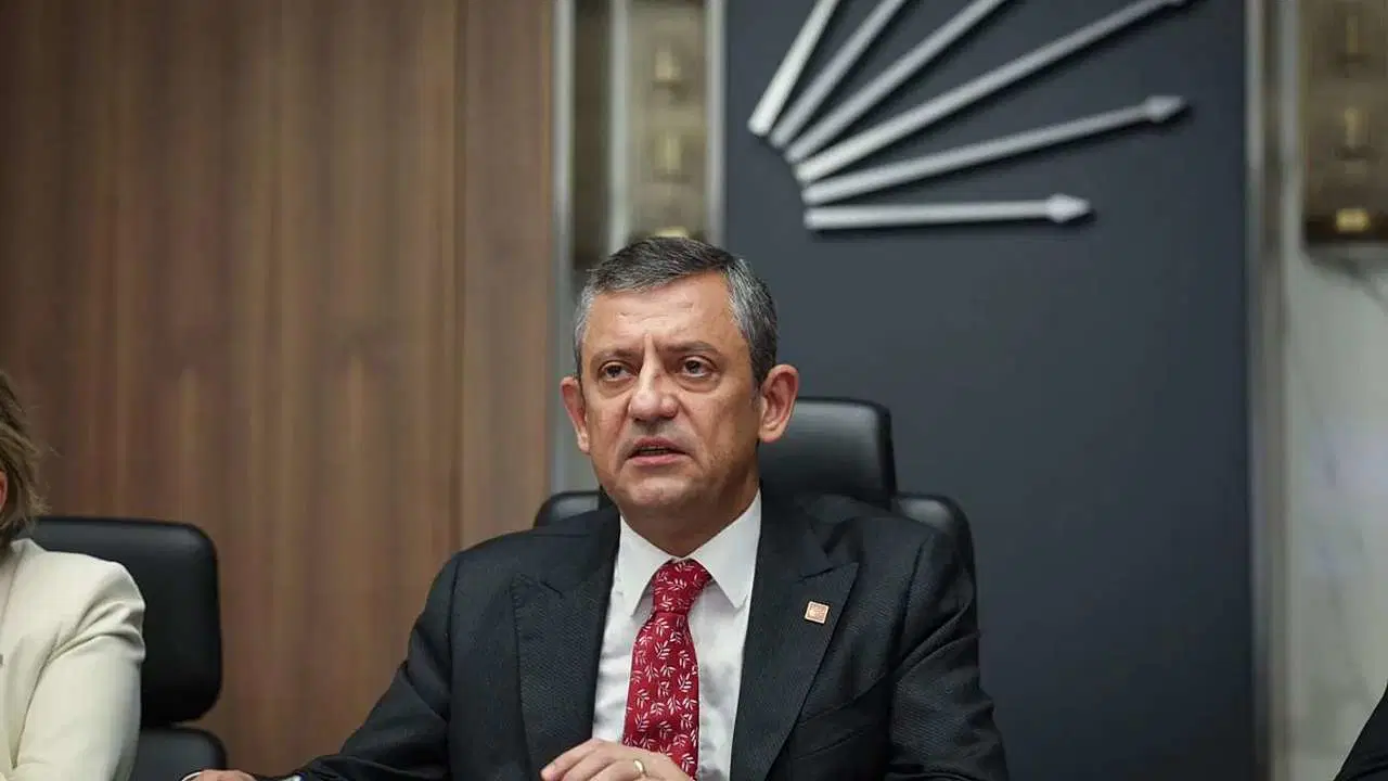 Özgür Özel FT'de yazdı: Türkiye demokrasisi iç tehdit altında