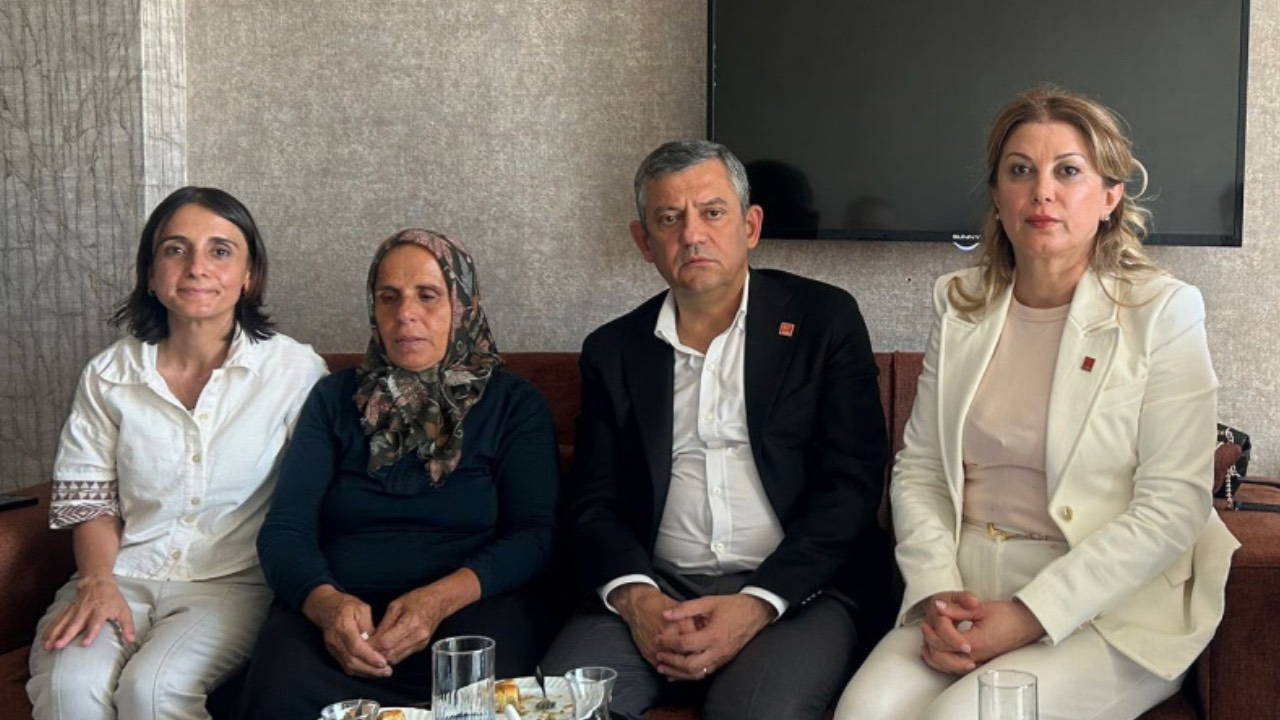 Özgür Özel, Kayıp Üniversiteli Gülistan Doku'nun Ailesini Diyarbakır'da Ziyaret Etti