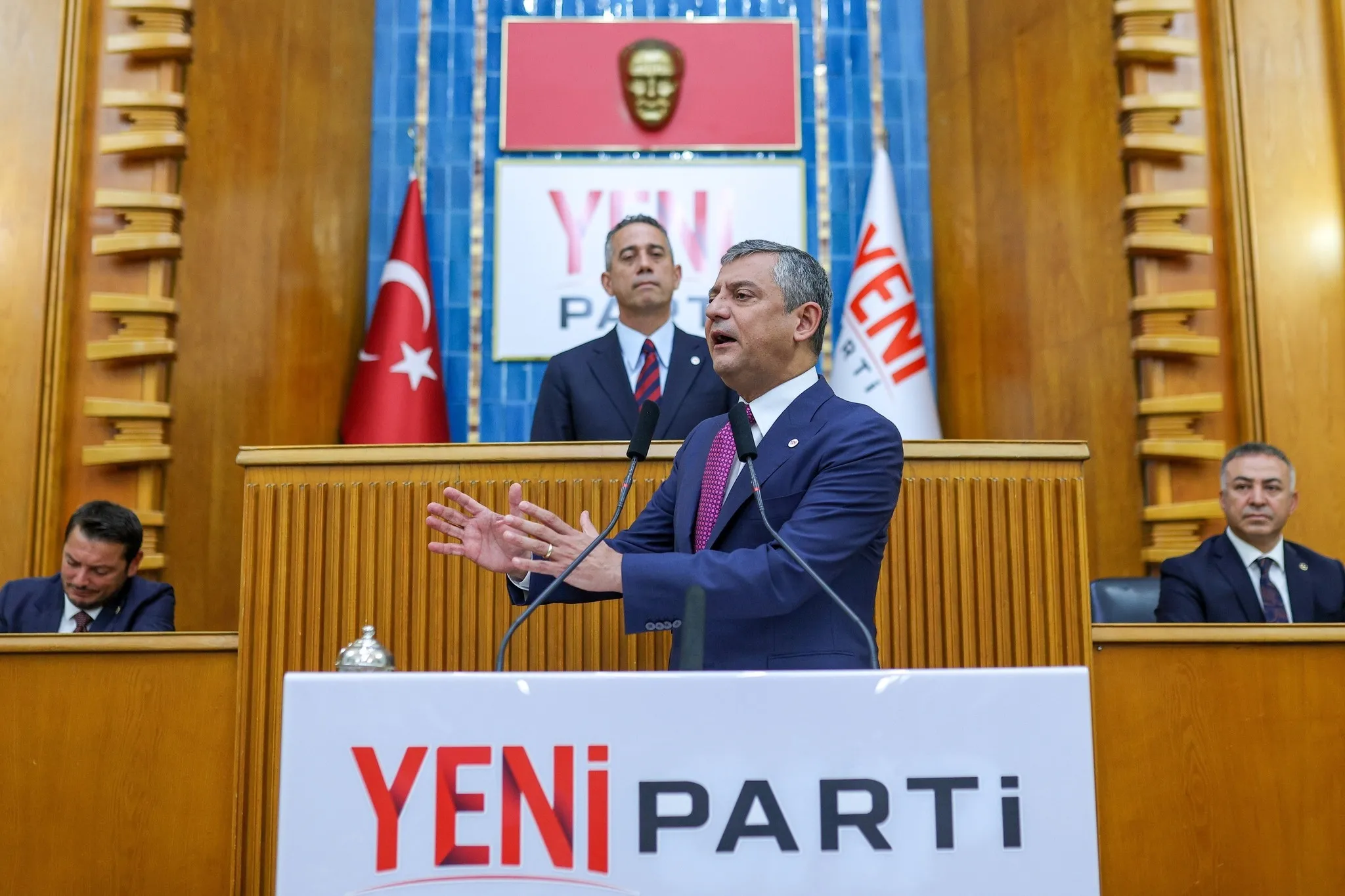 Özgür Özel Hakkındaki Fezlekede Para Trafiği ve Mesajlar Yer Aldı