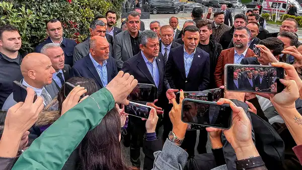 Özgür Özel'den Halk TV'ye kayyım tepkisi: Zamanlama dikkat çekti
