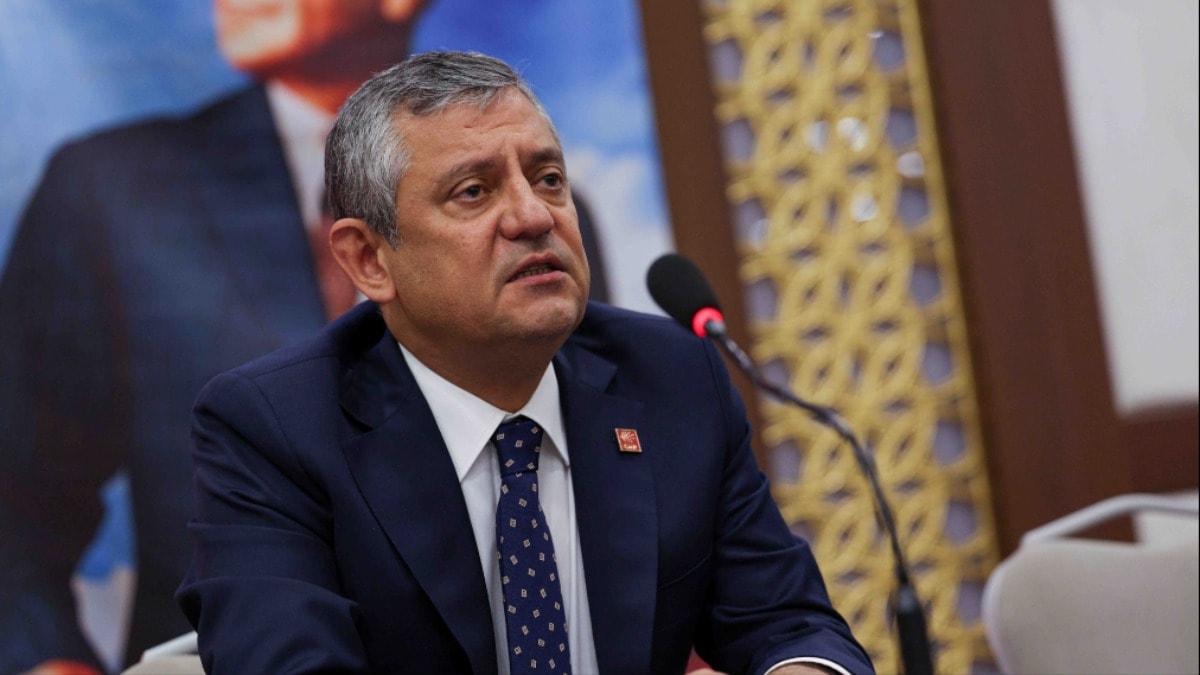 Özgür Özel'den Çifte Parti Hamlesi: Bugün İki Parti Birden Kuruluyor