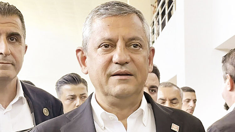 Özgür Özel'den İmamoğlu'na destek: Yolsuzluk davasında savunma izlendi