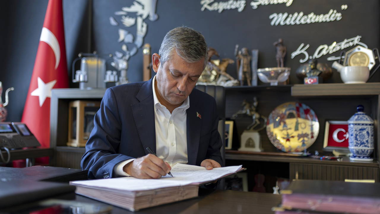 Özgür Özel ve 91 CHP'li vekil istifa etti: YENİ Parti kuruluyor