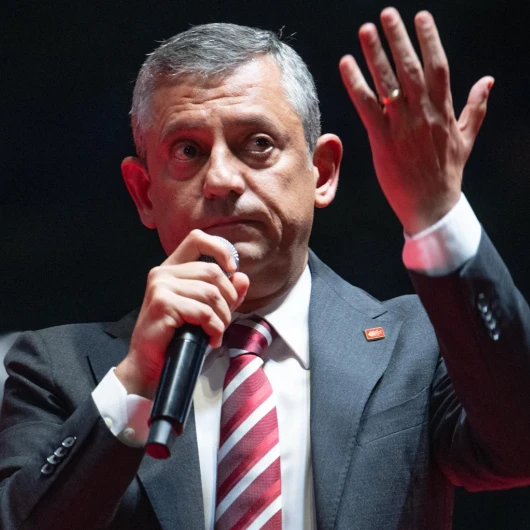 Özgür Özel'den İtalyan Basınında Skandal Sözler: Türkiye'yi Hedef Aldı