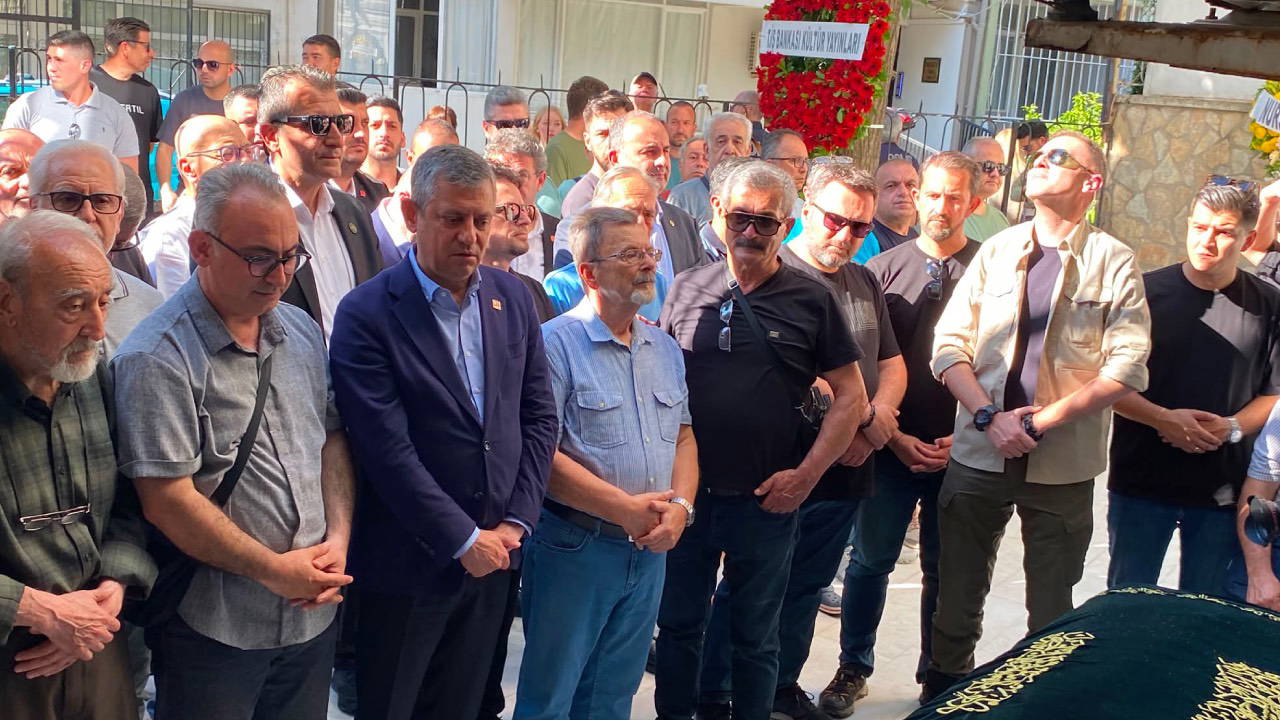 Özgür Özel İzmir'de Cenaze Törenine Katıldı