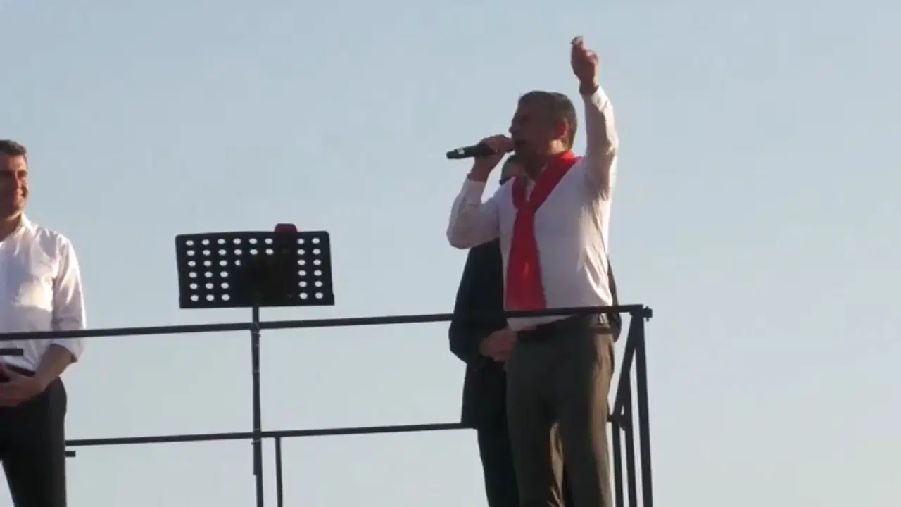 Özgür Özel İzmir’de CHP’lilere seslendi: 'Butlancılar bir elin parmağı, biz on binlerle geliyoruz