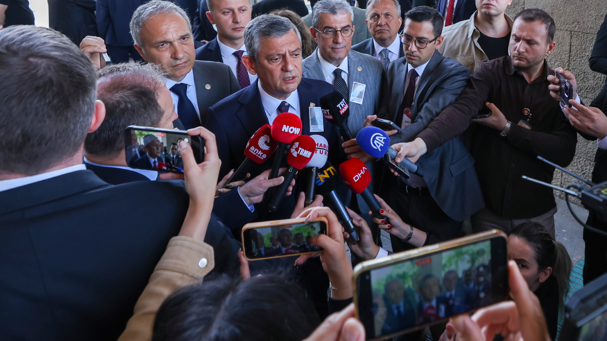 Özgür Özel'den Kılıçdaroğlu'nun sağ koluna 'derin devlet' tepkisi