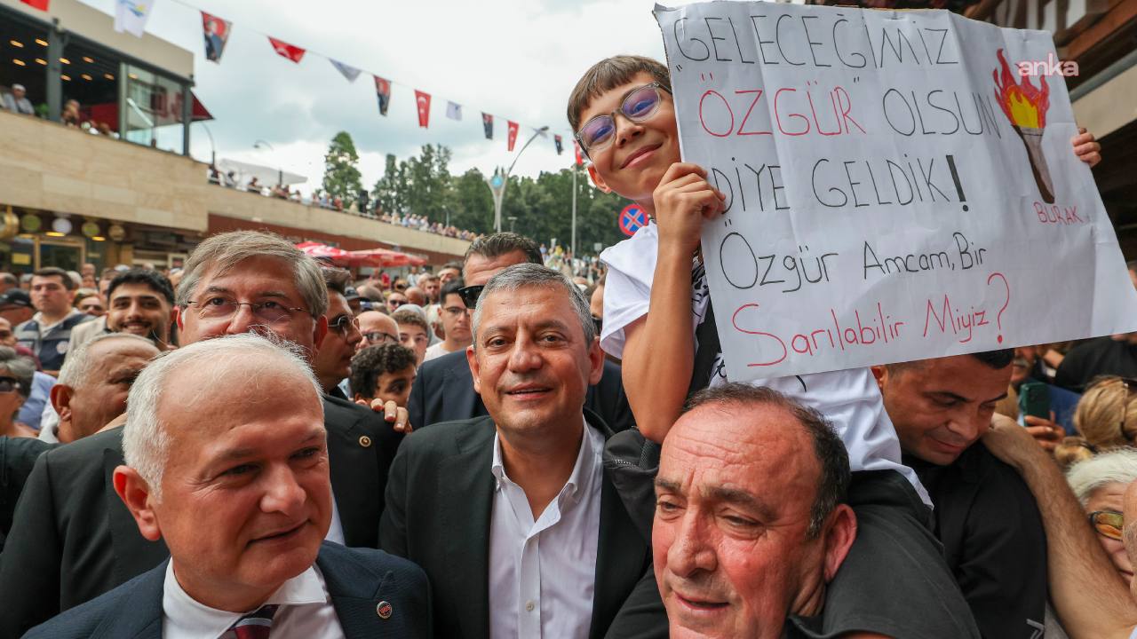 Kocaeli’nde Özgür Özel: Emekli 20 Yıl Önce 8 Çeyrek Altın Alıyordu, Şimdi 2’ye Düştü