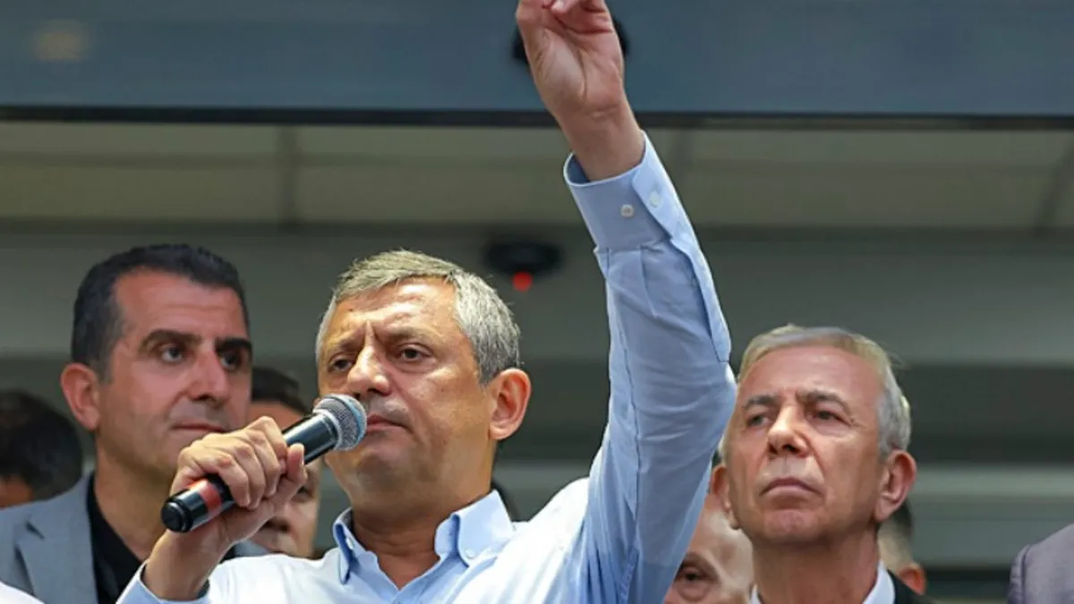 Özgür Özel'den Mansur Yavaş Sinyali: Yeni Parti'ye Davet Yok