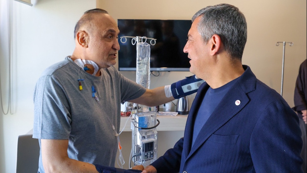 Özgür Özel, bıçaklı saldırıda yaralanan Melih Meriç'i ziyaret etti