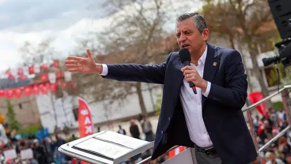 Özgür Özel'den Newsweek'te uyarı: Demokrasi krizi güvenlik sorunu oldu