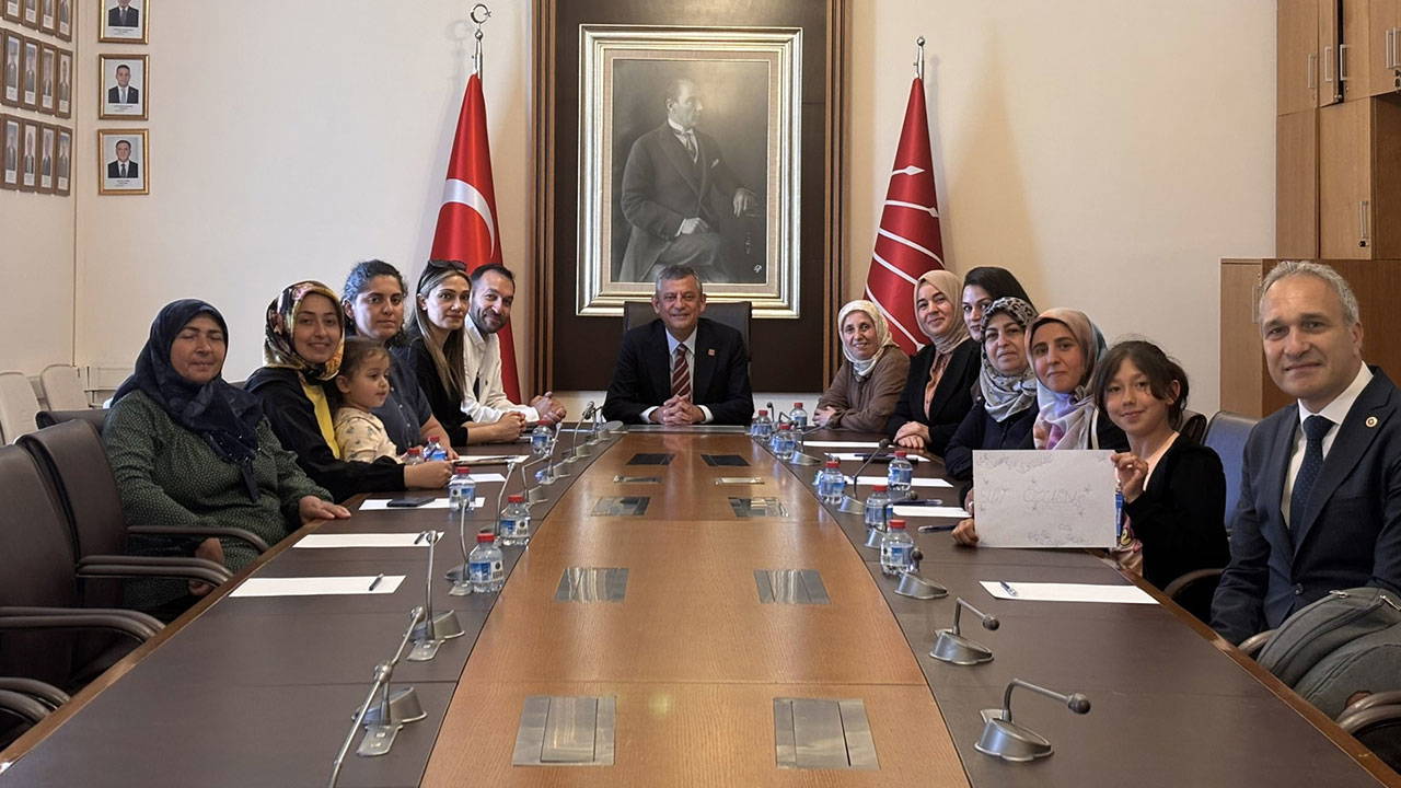 Özgür Özel, Özel Sektör Öğretmenleriyle TBMM'de Buluştu