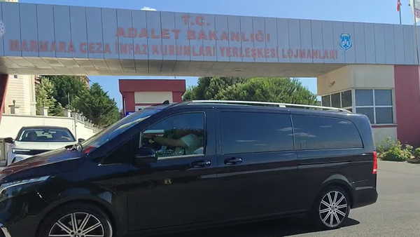 Özgür Özel'den Silivri'de 6 saatlik maraton: İmamoğlu ve diğer tutuklu isimlerle görüştü