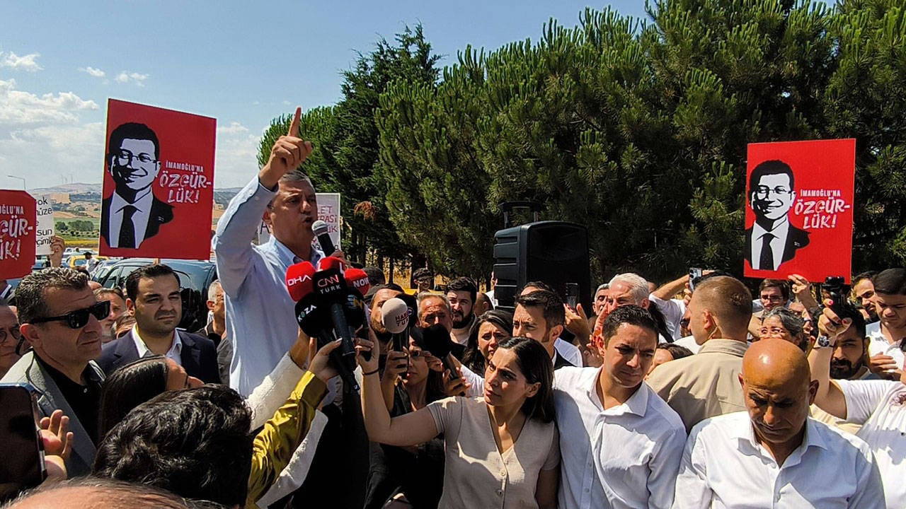 Özgür Özel'den Silivri'de sert mesaj: Bu haksız rejime meydan okuyoruz
