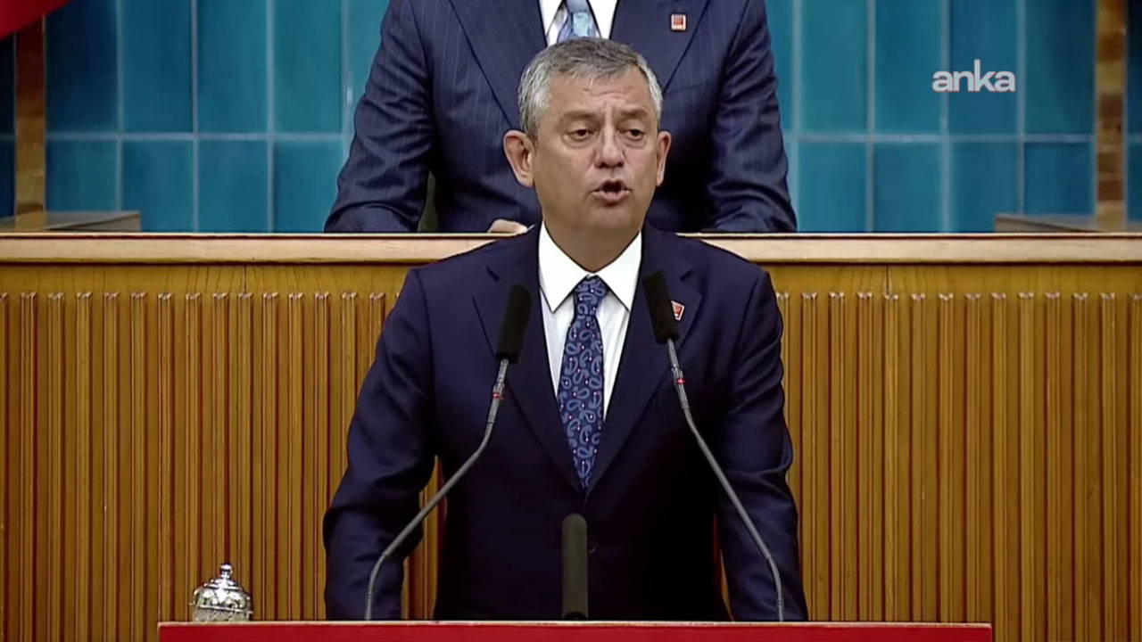 Özgür Özel'den tarihi grup toplantısı: 'Bu bir zafer değil, demokrasi sevgisidir