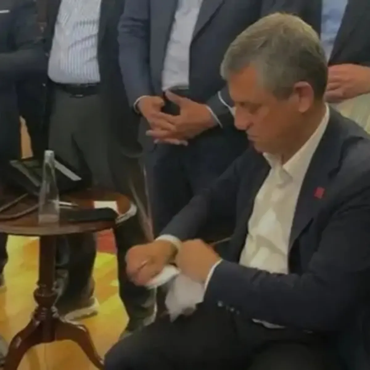 Özgür Özel'in tebligat yırtma videosu kurgu mu