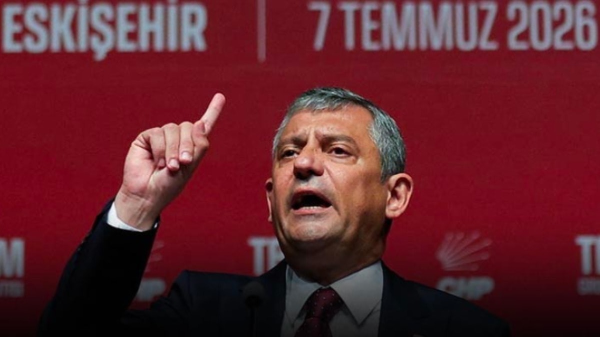 Özgür Özel'den Trump'ın Ankara'ya indiği anlarda sert sözler