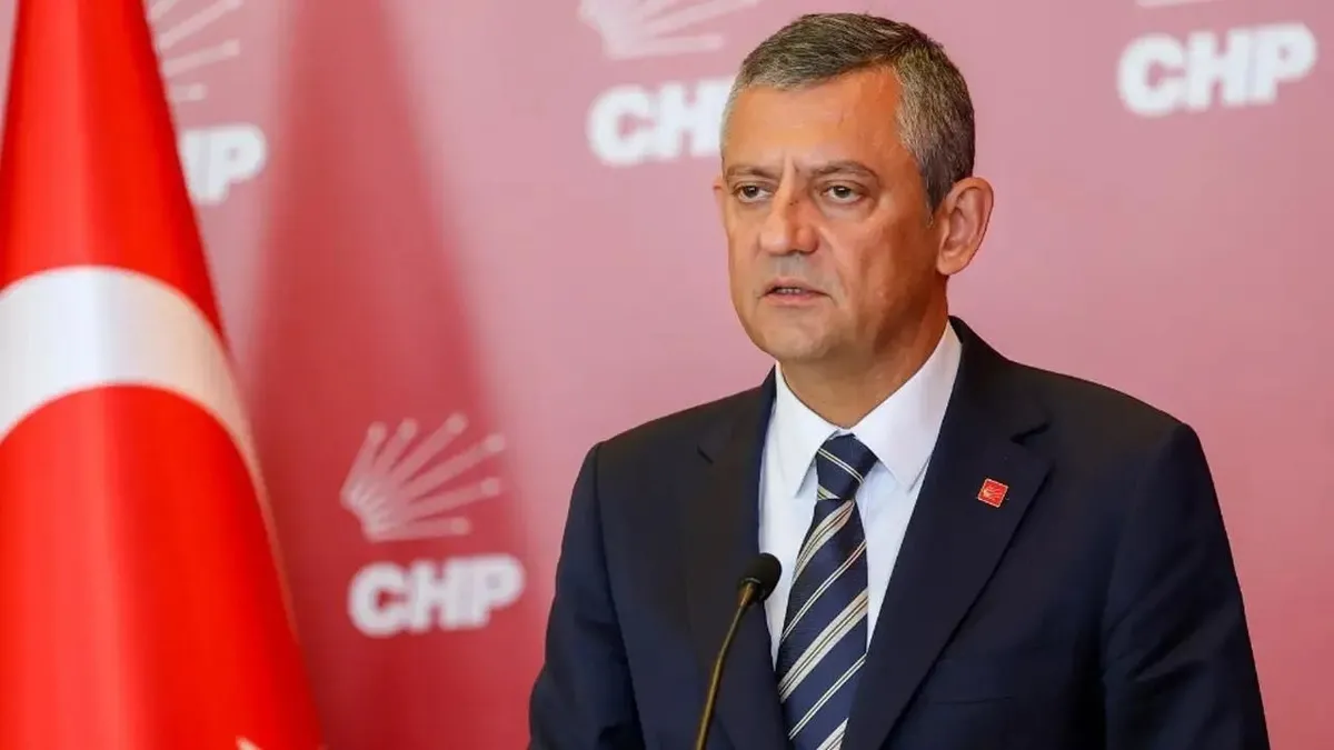 Özgür Özel ve 5 vekile rüşvet fezlekesi: CHP'de deprem