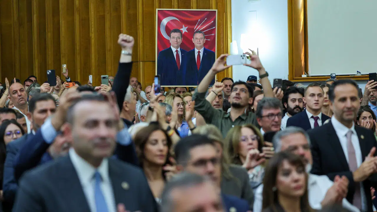 Özgür Özel’den yeni parti: 85 vekil izledi, 100’e ulaşması bekleniyor