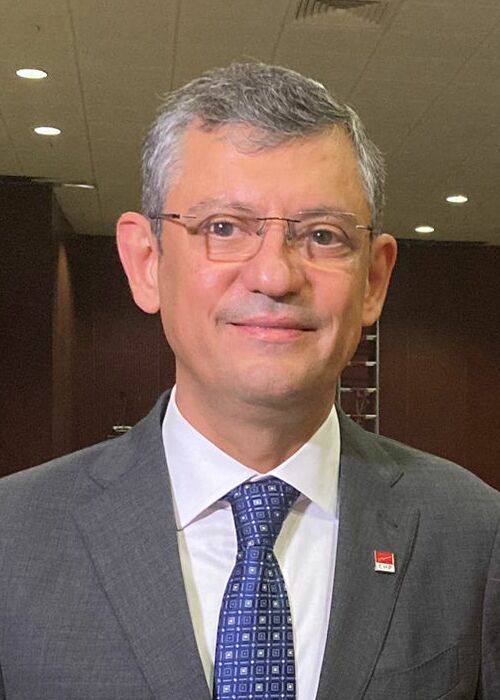 Özgür Özel 'yeni parti' iddialarını yalanladı: CHP'lilere çağrı yaptı