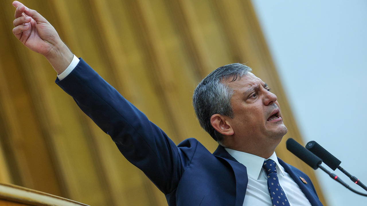 Özgür Özel Yeni Parti Logosunu Açıkladı: Kırmızı Beyaz Yıldız