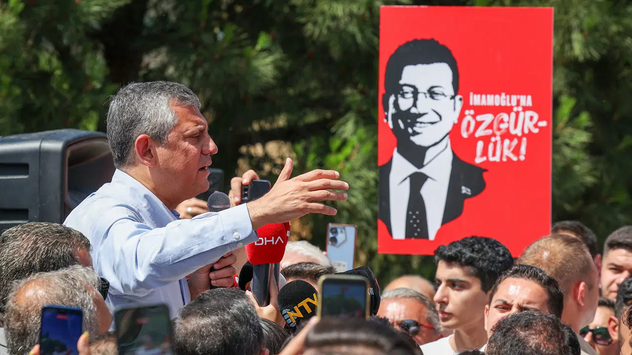 Özgür Özel'in Yeni Partisi İçin Marka Başvurusu Yapıldı