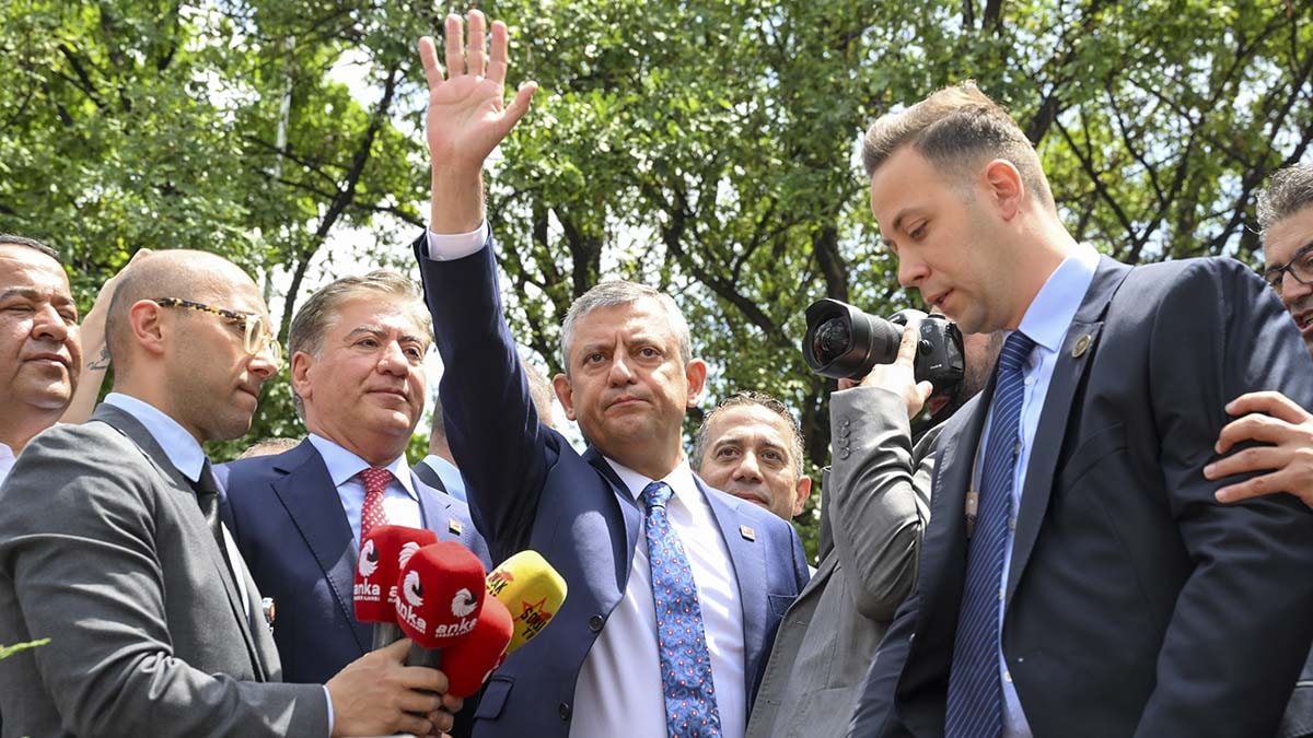 Özgür Özel'den yeni parti sinyali: 'Seçilmiş yönetim biziz