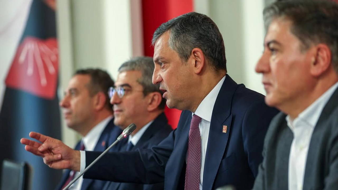 Özgür Özel'den yeni parti sinyali: Sol çizgide olmayacak