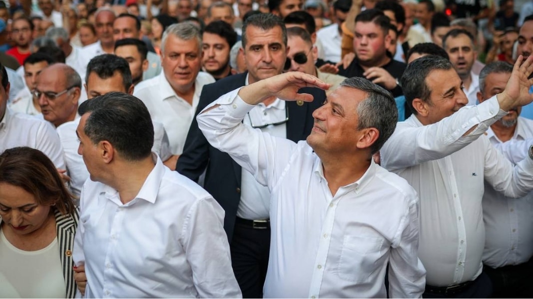 Özgür Özel'in Yeni Partisi Sosyal Medyada: Hesaplar Açıklandı