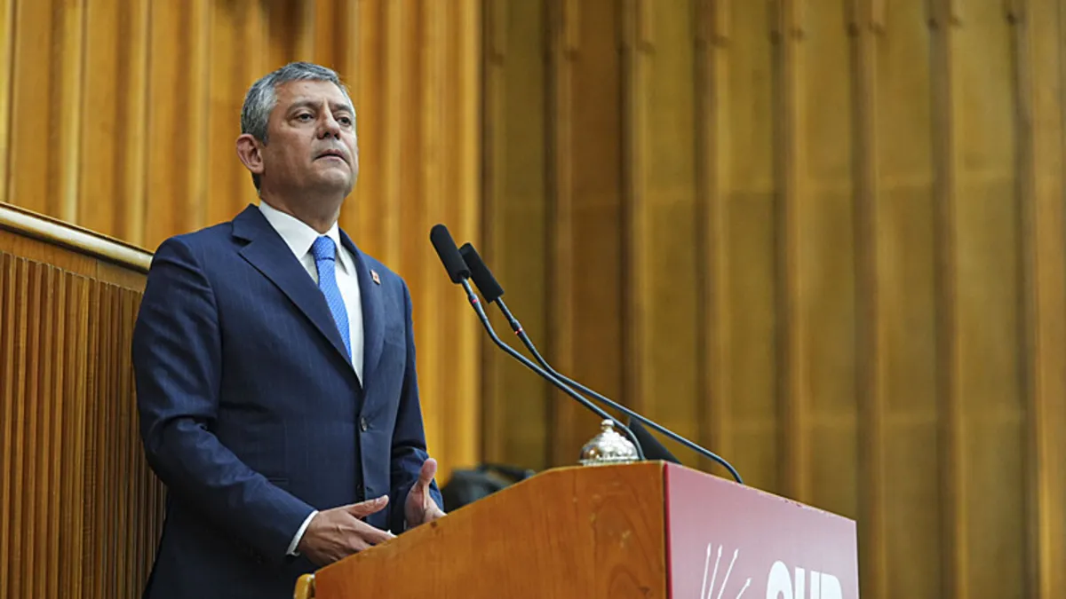 Özel'den komedyen Göktaş'ın Kur'an-ı Kerim şakasına destek