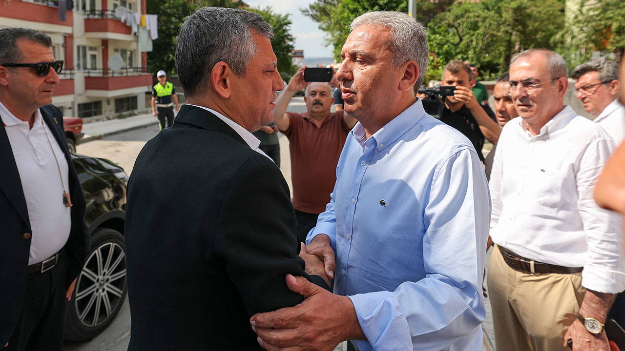 Özgür Özel'den Çorum'da taziye ziyareti