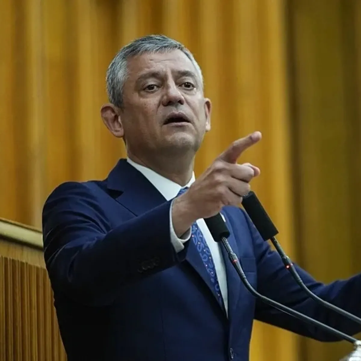 Özgür Özel'den Kur'an-ı Kerim'i hedef alan komedyene destek