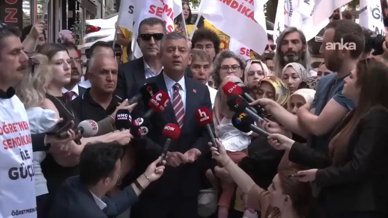 Özgür Özel'den mülakat mağduru öğretmenlere destek ziyareti