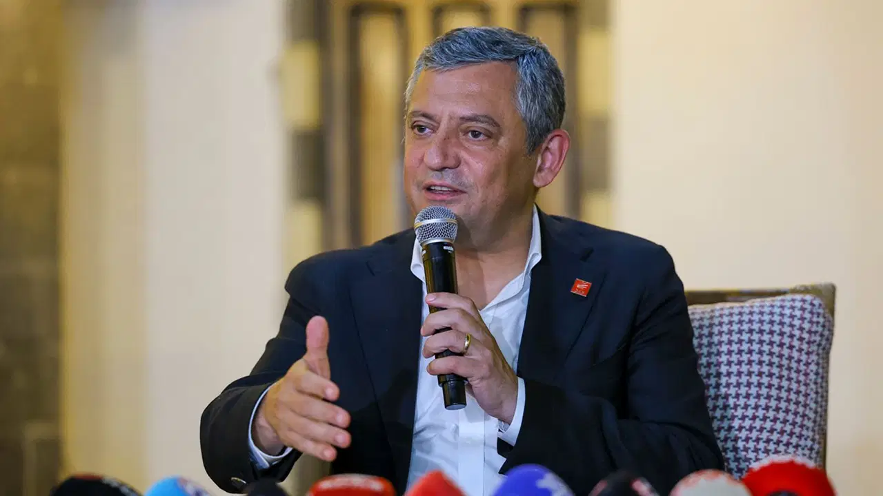 Özgür Özel'den 'yeni parti' sinyali: CHP'ye kayyum gelirse iktidara yürümeye devam ederim