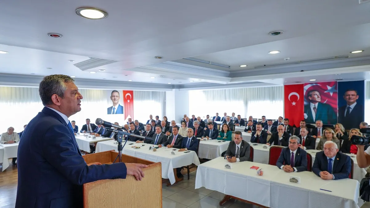 Özgür Özel'in A Takımı Belli Oldu: Yeni Parti'de Kilit İsimler