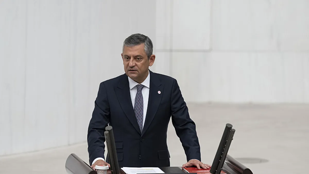 Özgür Özel'in samimiyetsiz tutumu TBMM'de belgelendi: 'Evet' diyip vekillerine 'Hayır' kapısını açtı