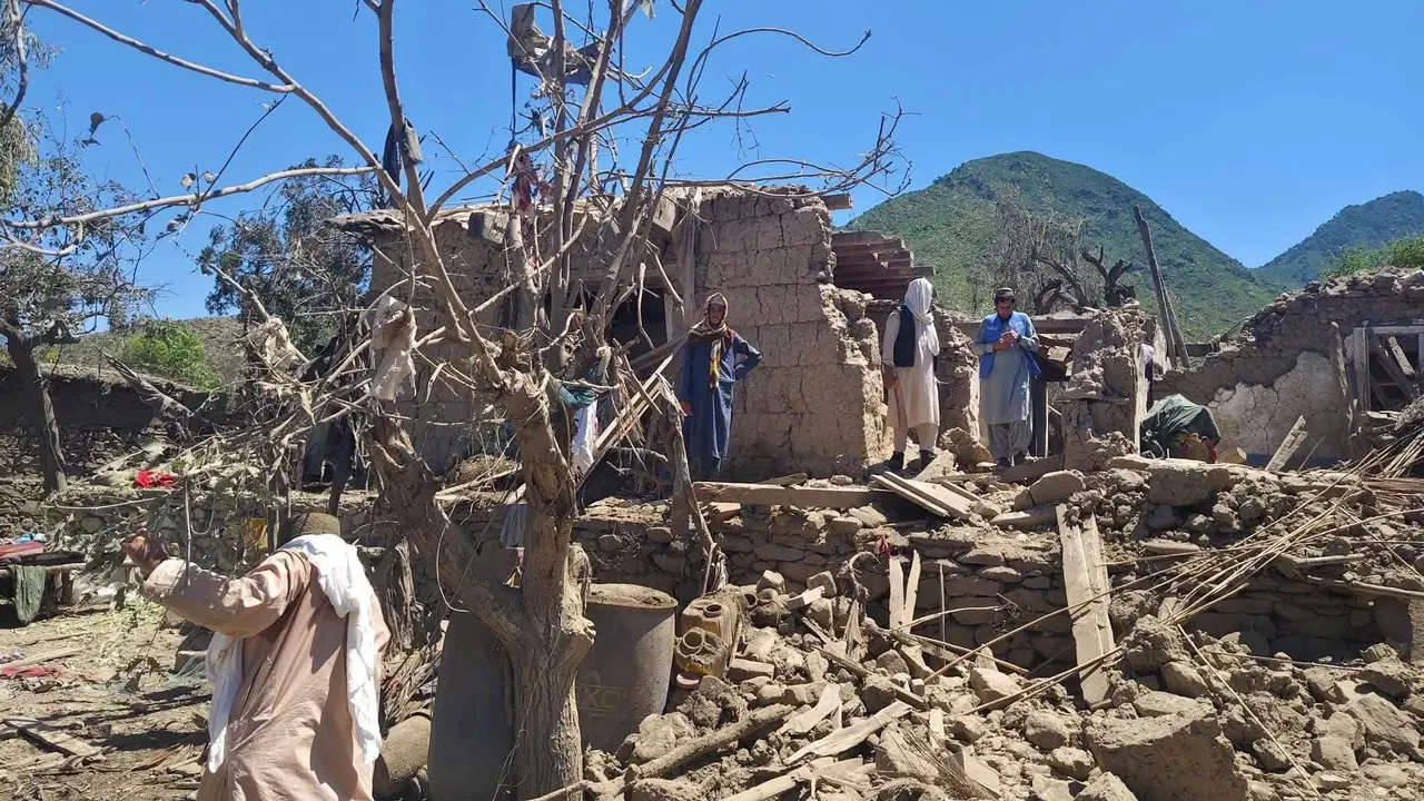 Pakistan'dan Afganistan'a sürpriz hava saldırısı: 13 ölü