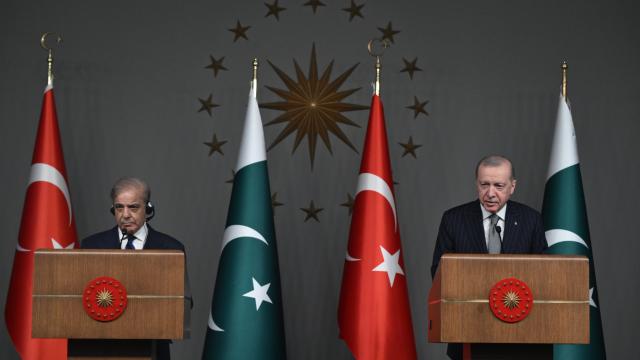 Pakistan Başbakanı Şerif: Erdoğan cesur liderlik ortaya koyuyor