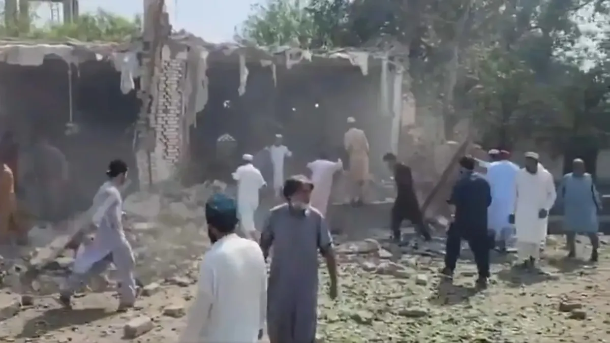 Pakistan'da Cami Yakınında Patlama: 15 Ölü, 50 Yaralı
