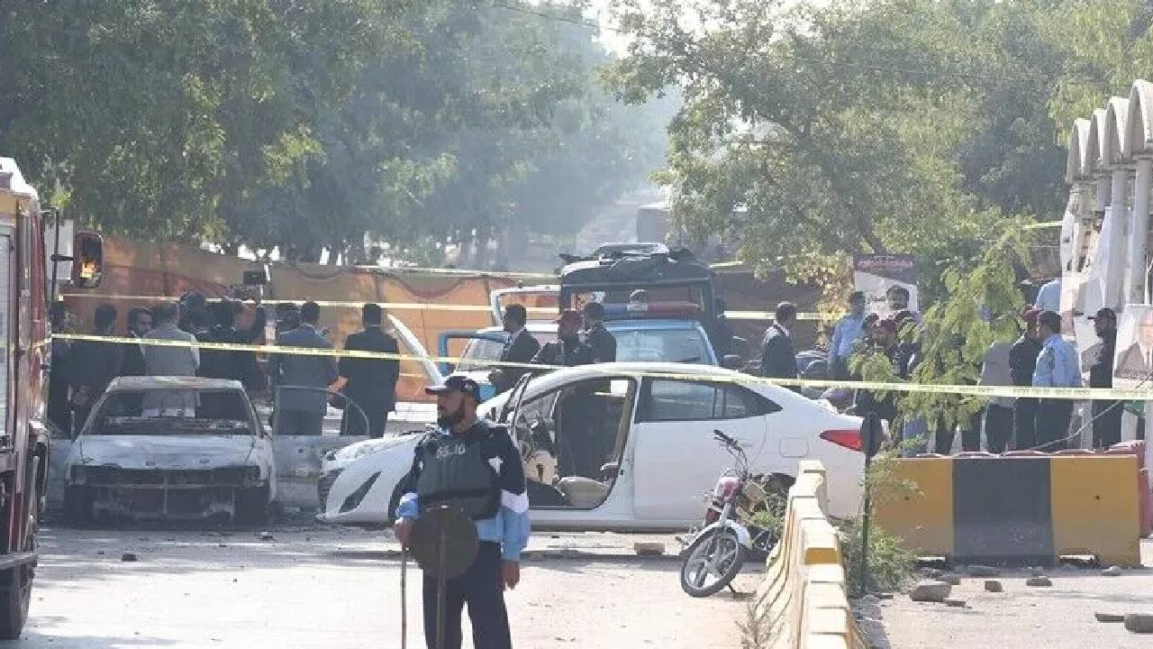 Pakistan'da Camiye İntihar Saldırısı: 16 Ölü