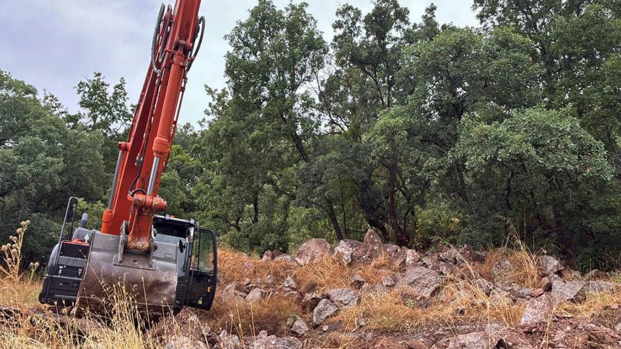 Pamukova'da İş Makinesiyle Define Kazısı: 5 Şüpheliye Suçüstü