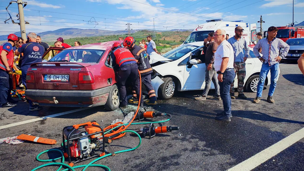 Pamukova’da feci kaza: 1’i bebek 7 yaralı